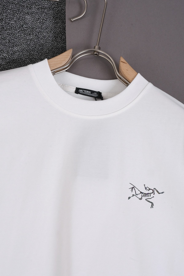 ブランドTシャツ背面デザイン